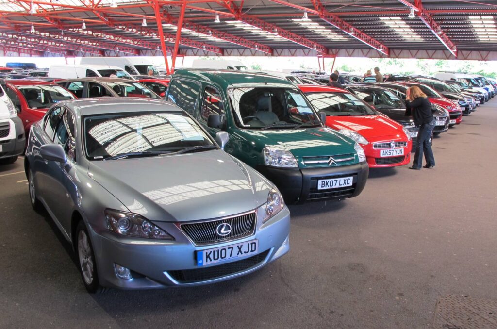Leilão de carros com lances a partir de R$ 400